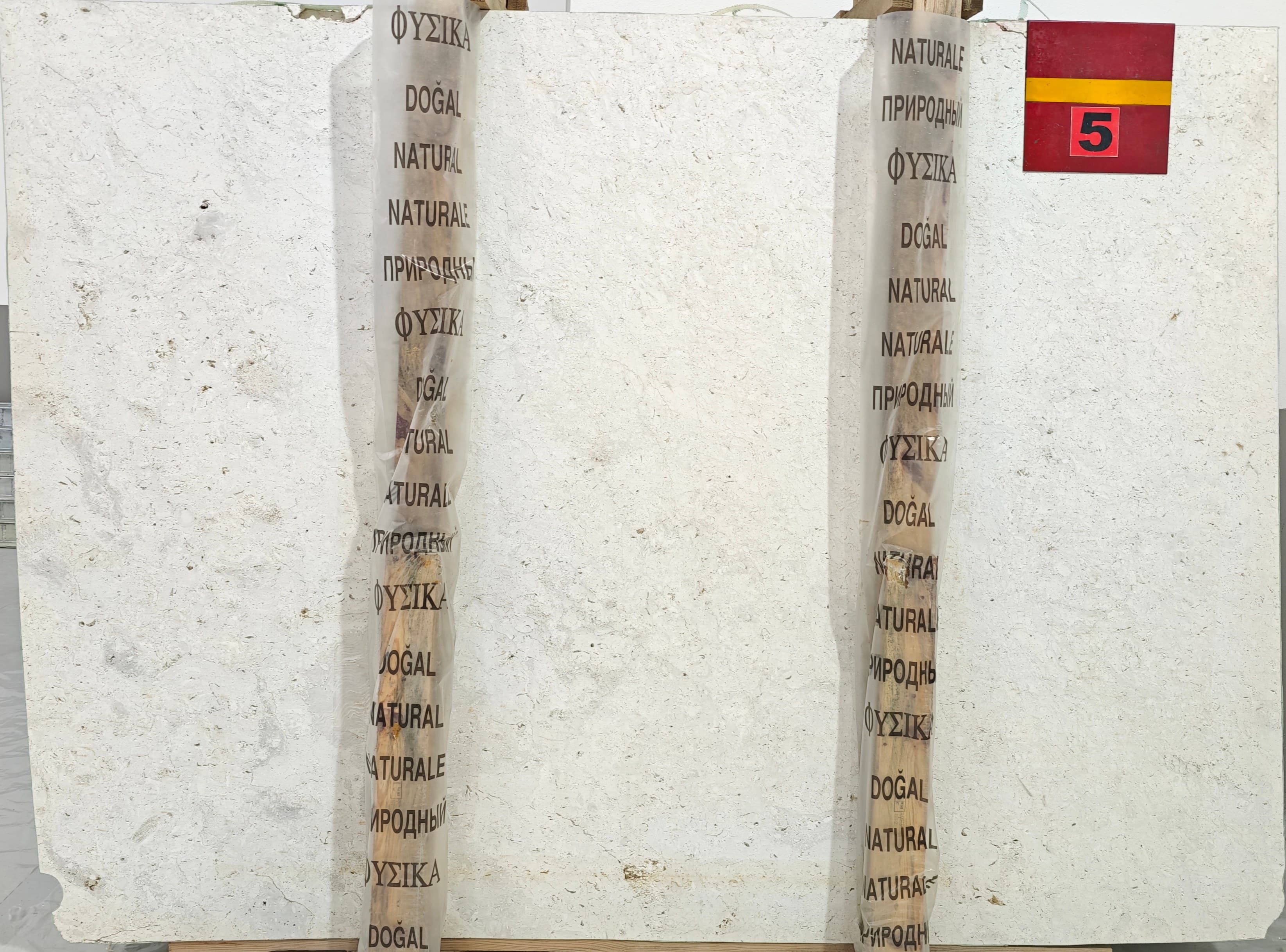 White Travertine Vein-Cut · Select